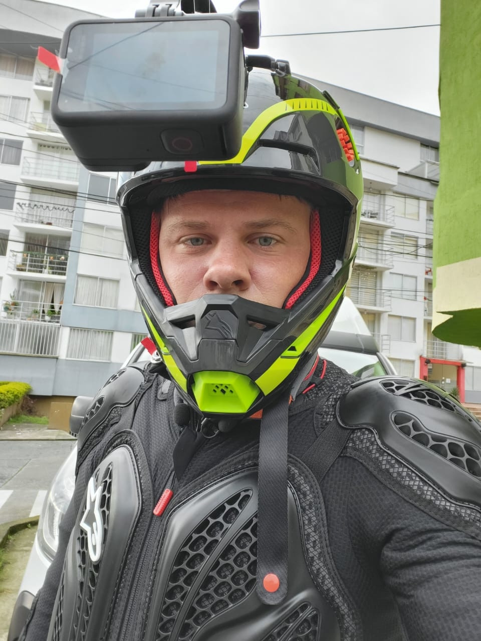 світ навиворіт 1+1