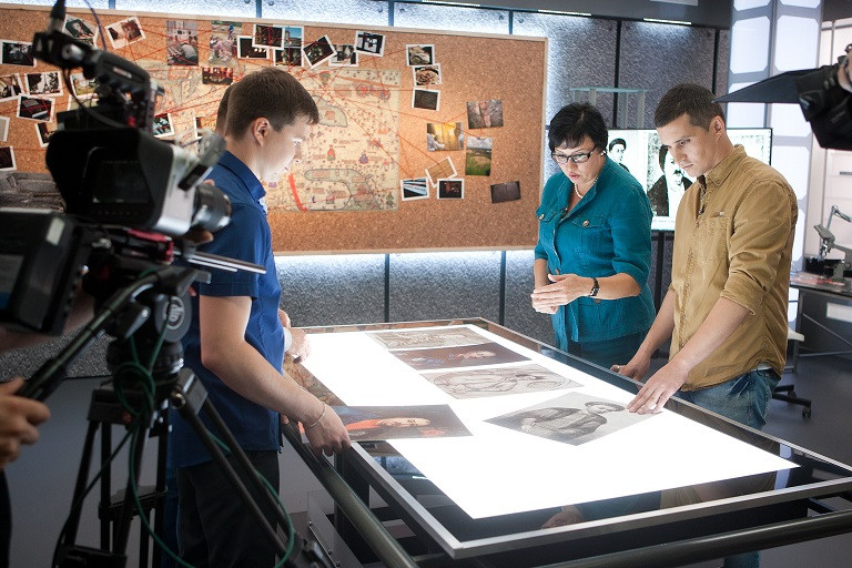 Україна повернення своєї історії 1+1