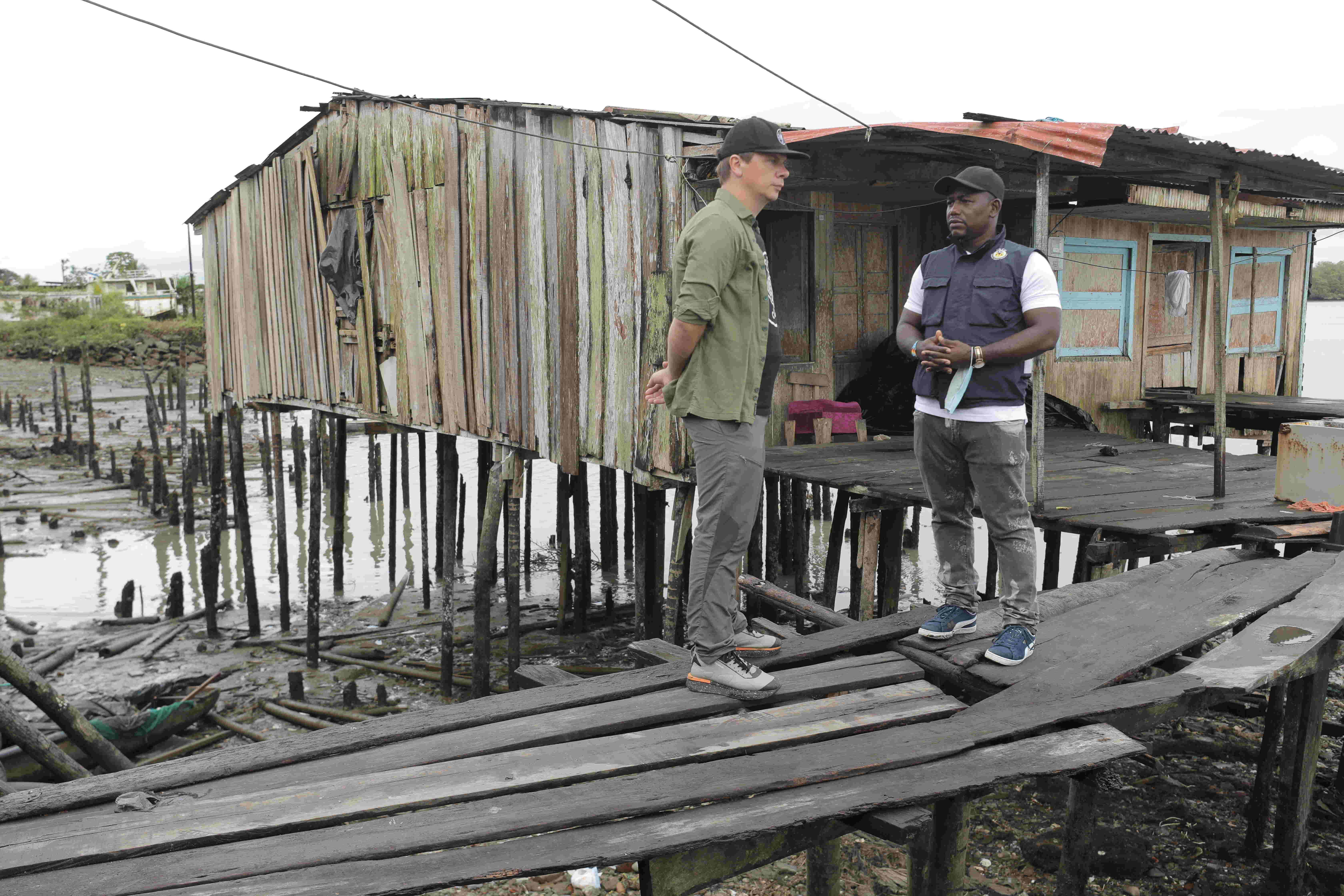 світ навиворіт дмитро комаров 1+1