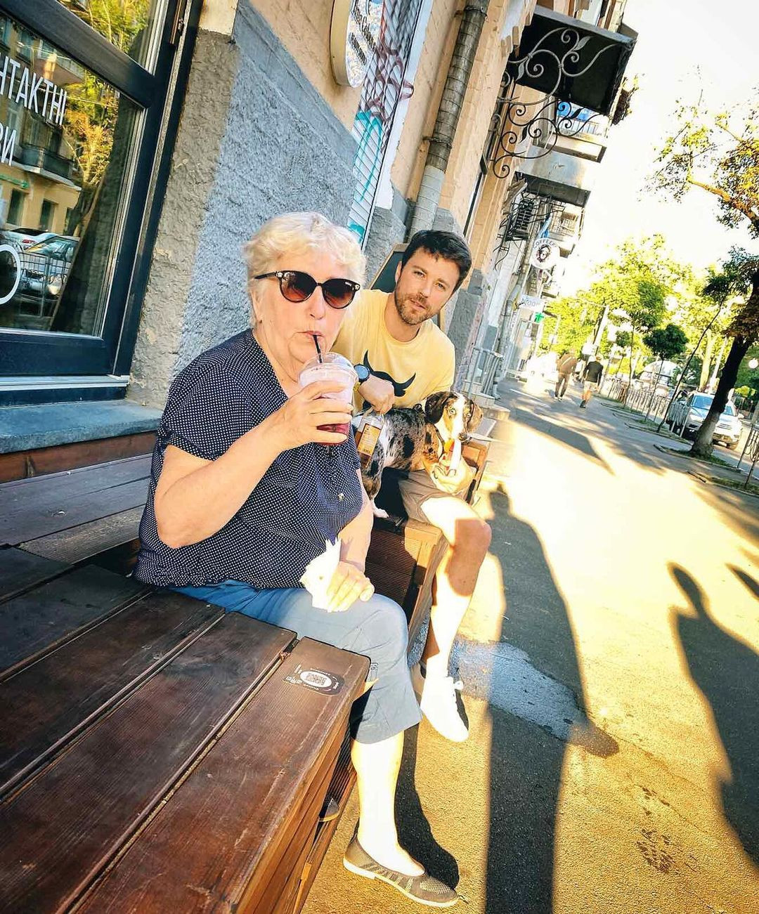 Олександр Попов з мамою 1+1