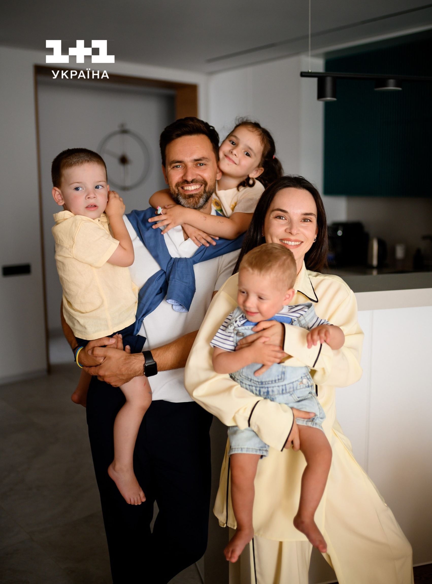 Тімур Мірошниченко з родиною 1+1