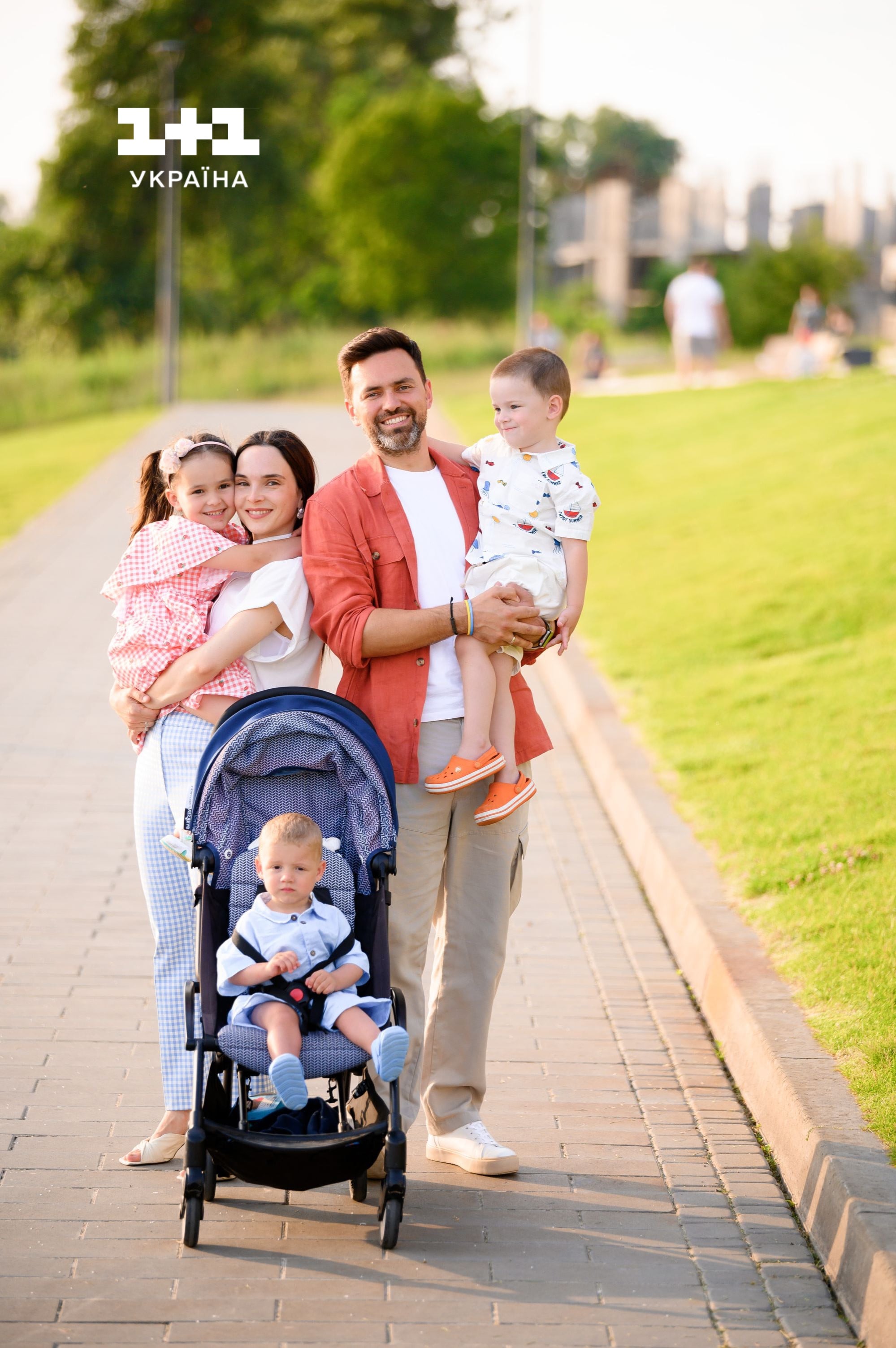 Тімур Мірошниченко з родиною 1+1