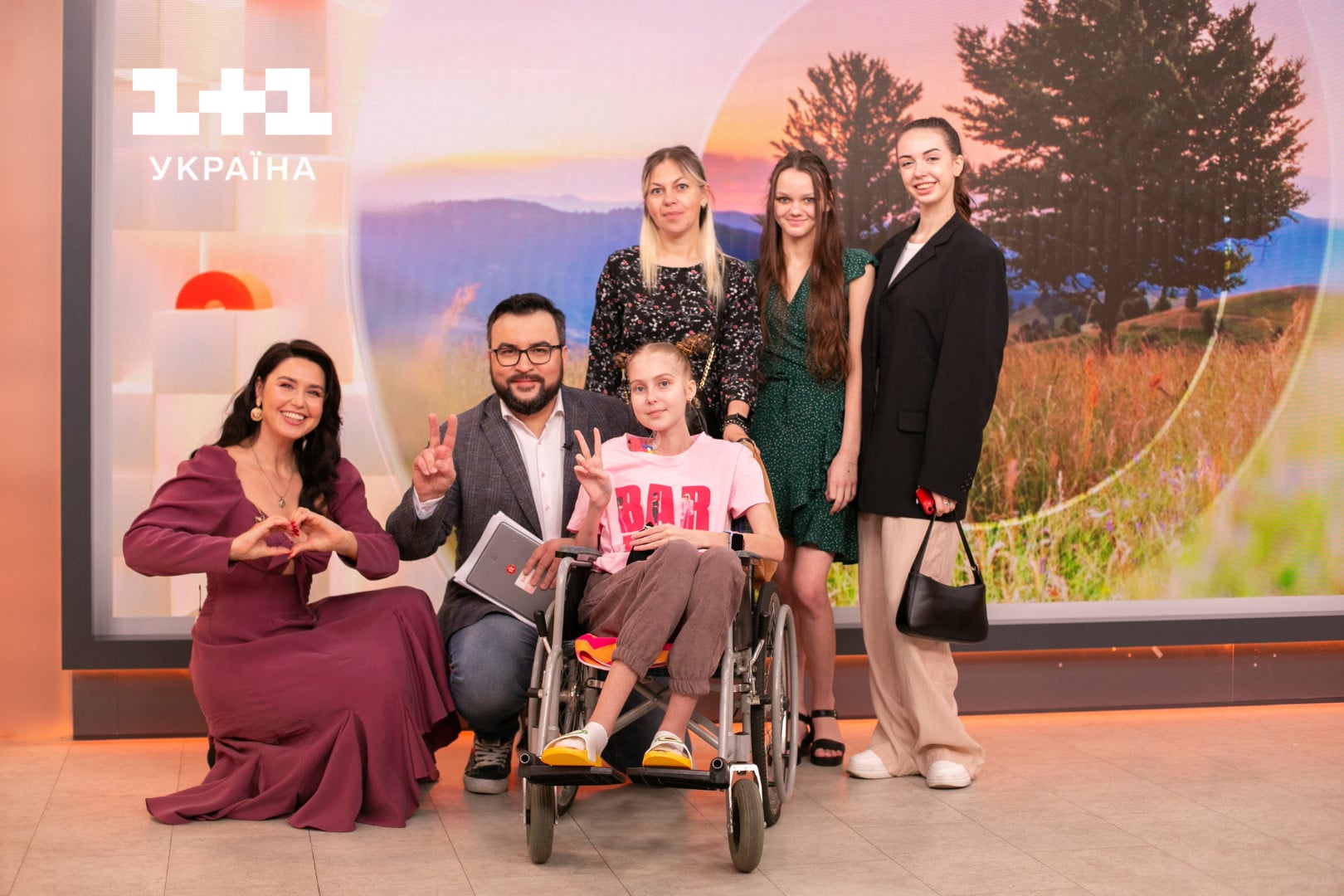 Ведучі Сніданку і гості 1+1 Україна