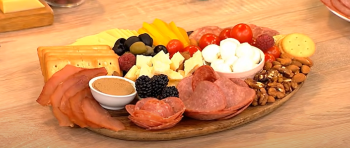 як красиво викласти сир та дошці