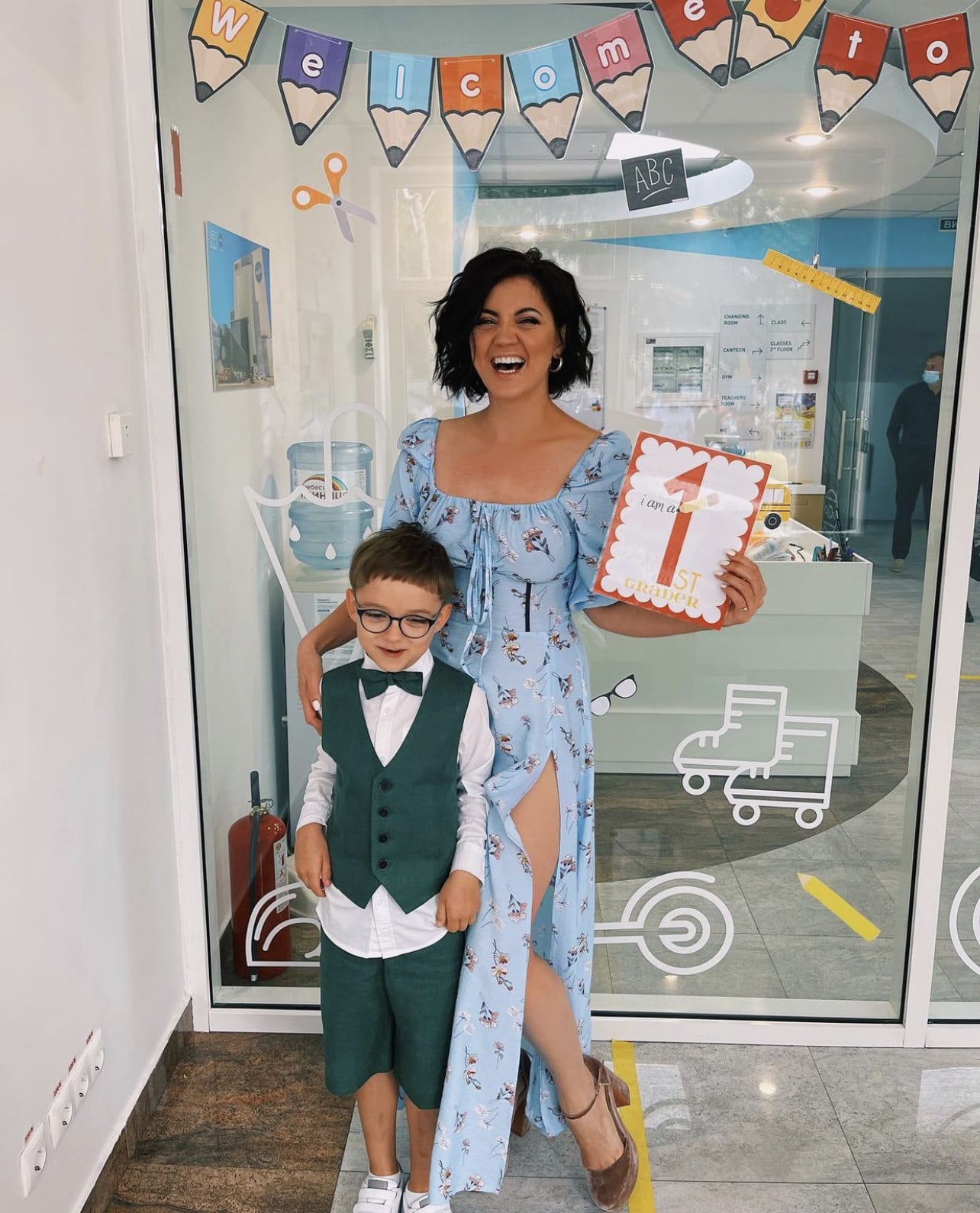 Оля Цибульська з сином на перше вересня