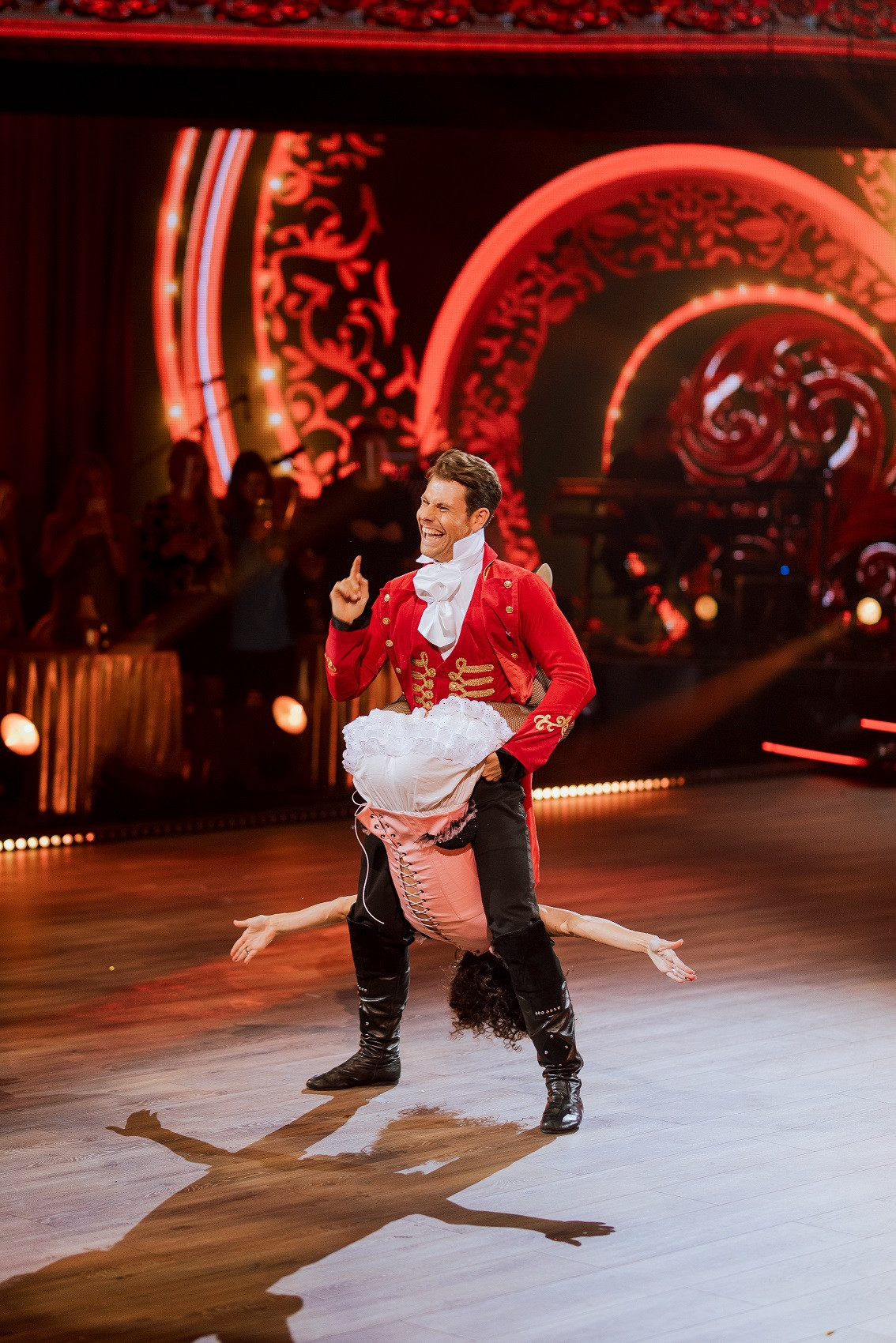 Танці з зірками