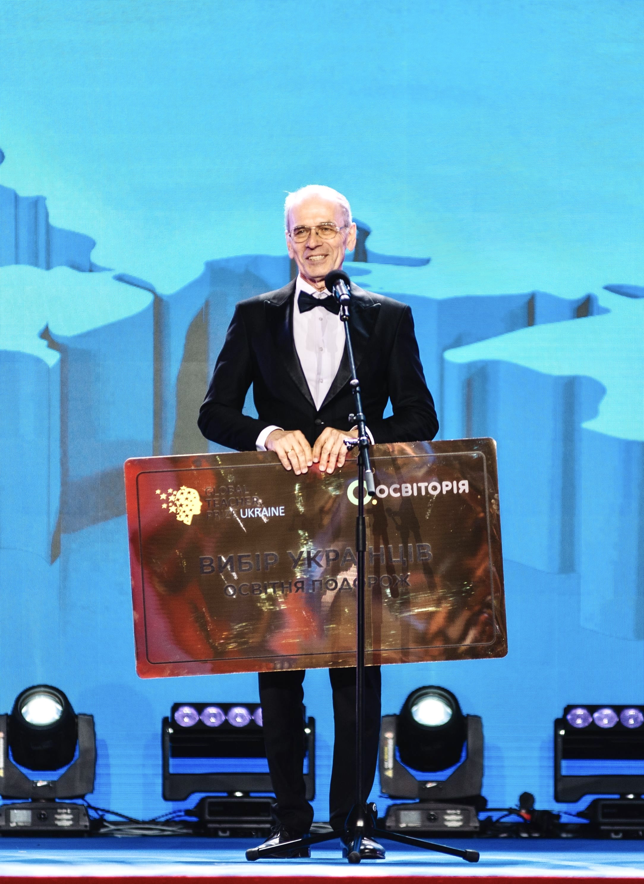 Павел Виктор