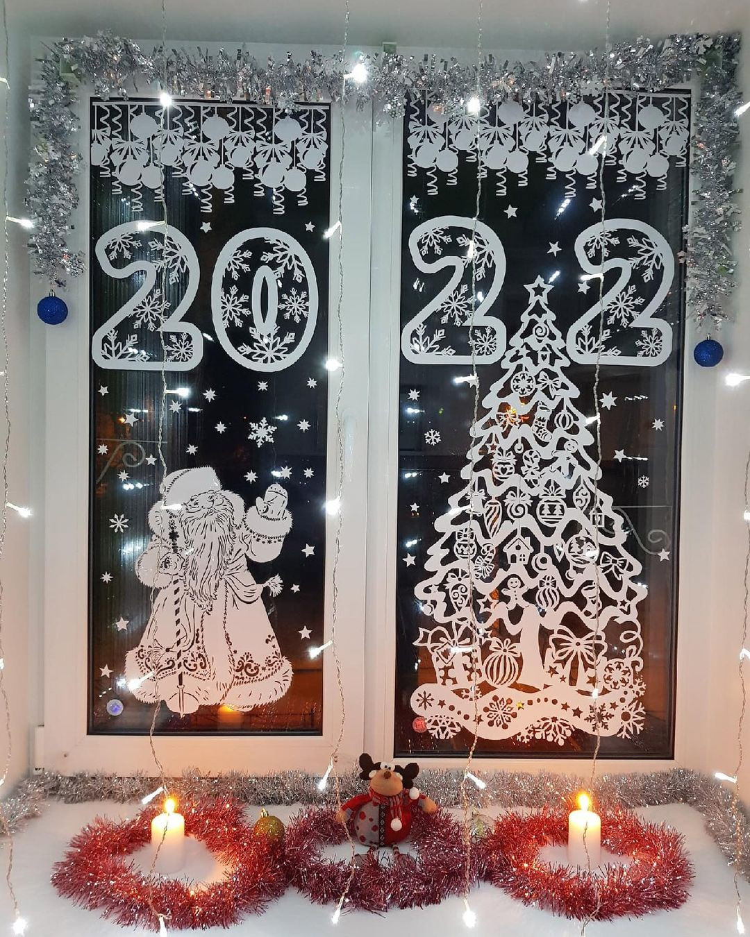 Как украсить окна и двери на Новый год 2023