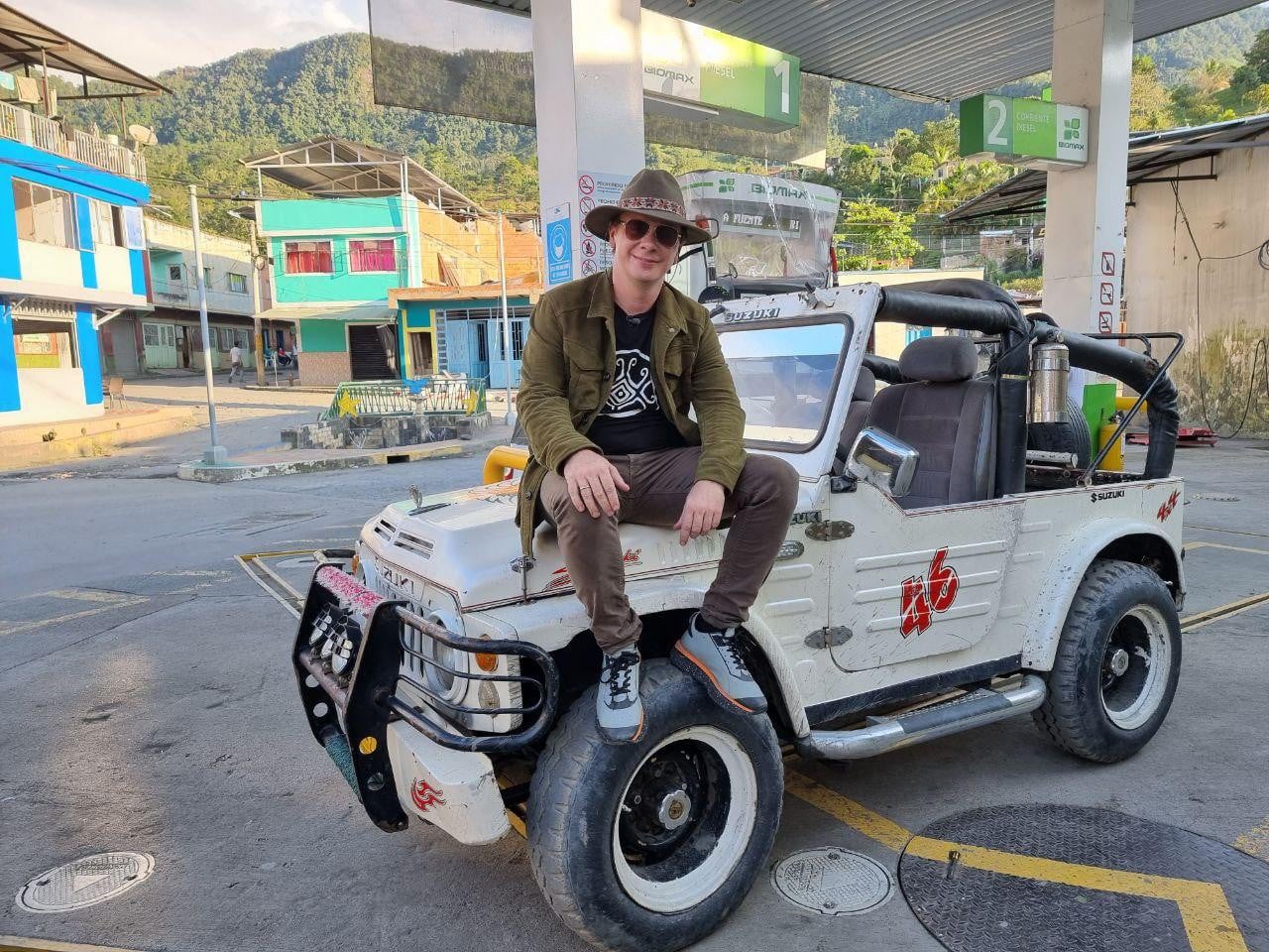 Світ навиворіт Комаров