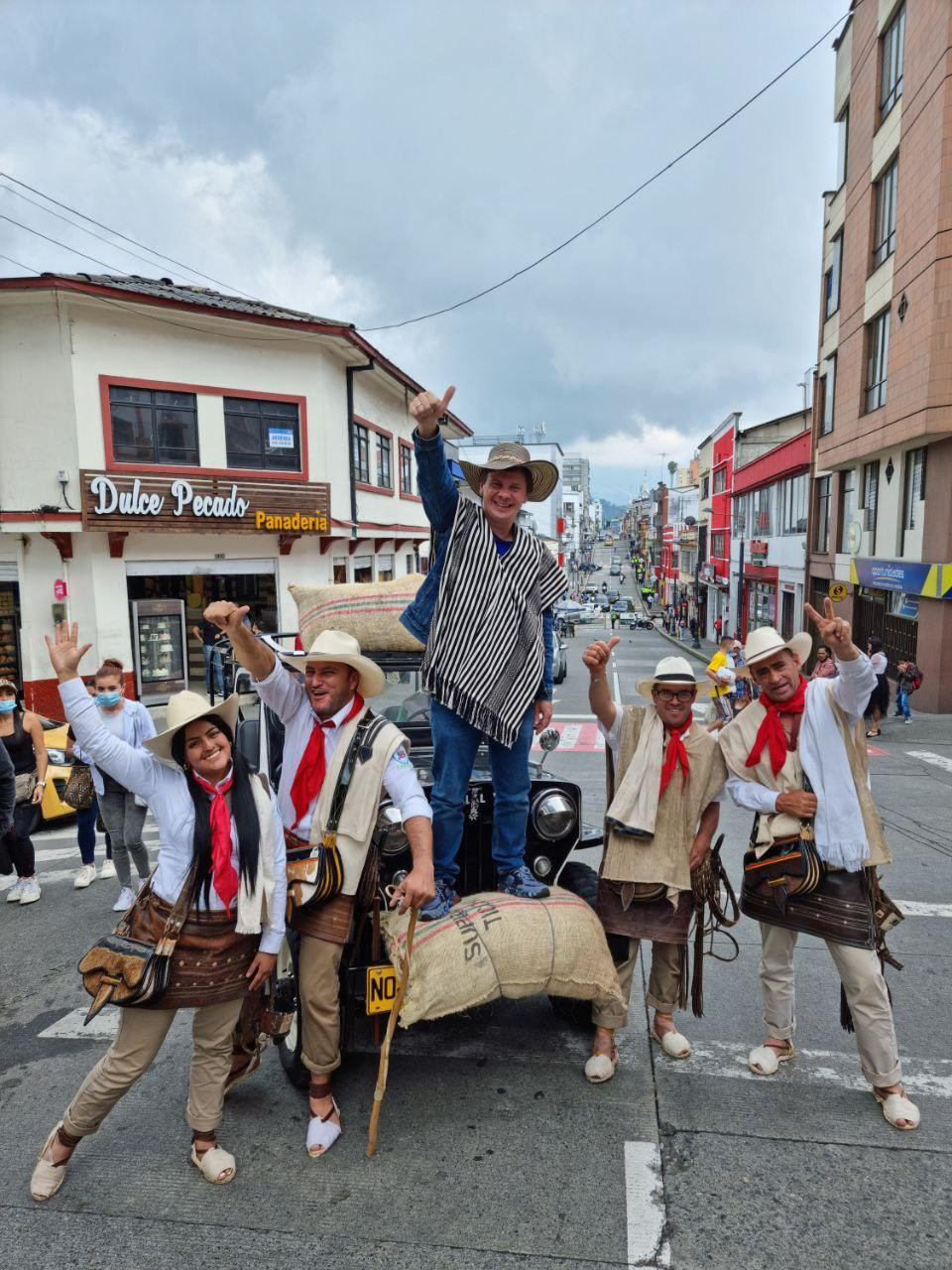 Дмитро Комаров Світ навиворіт