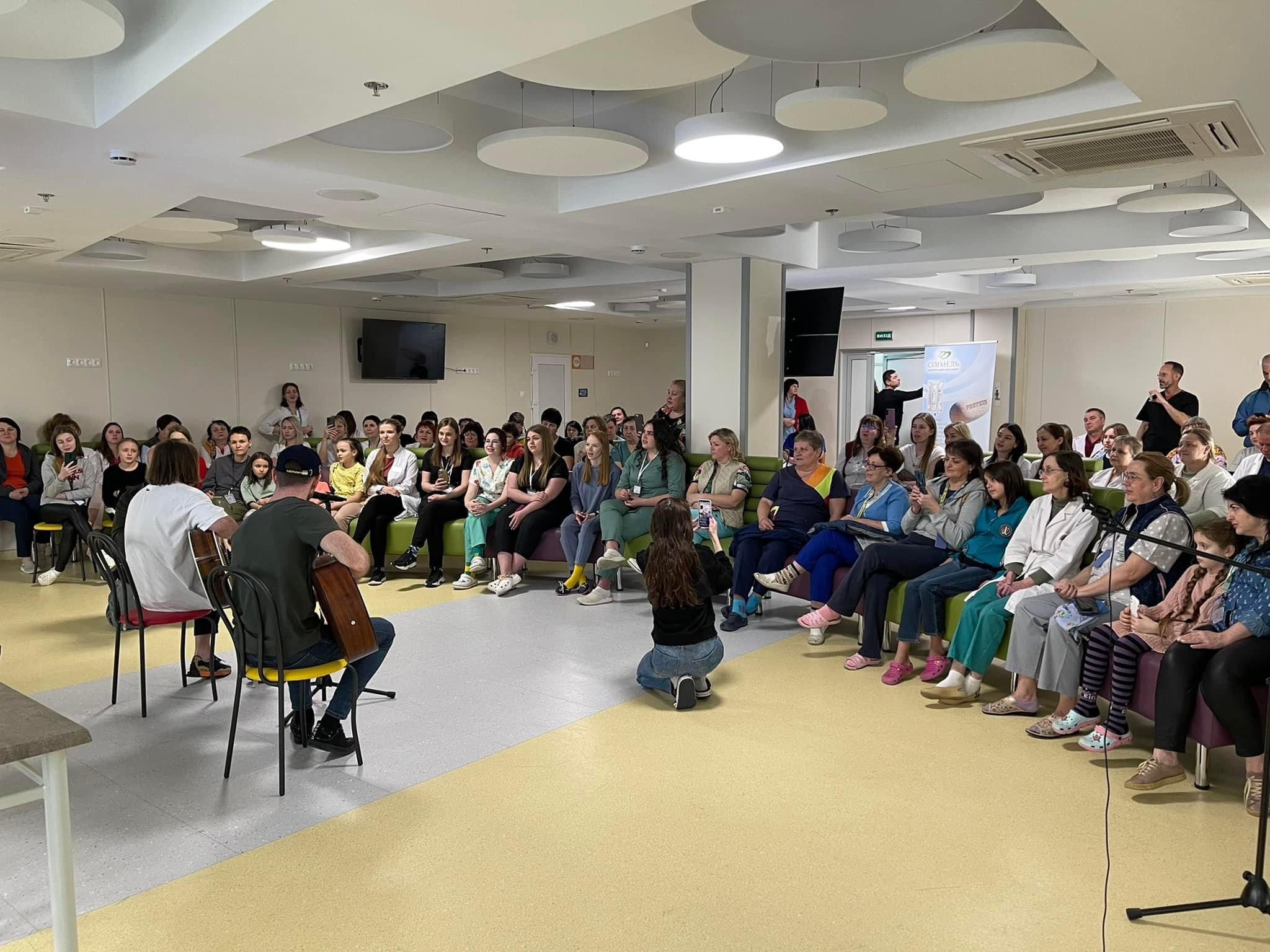 Без обмежень гурт