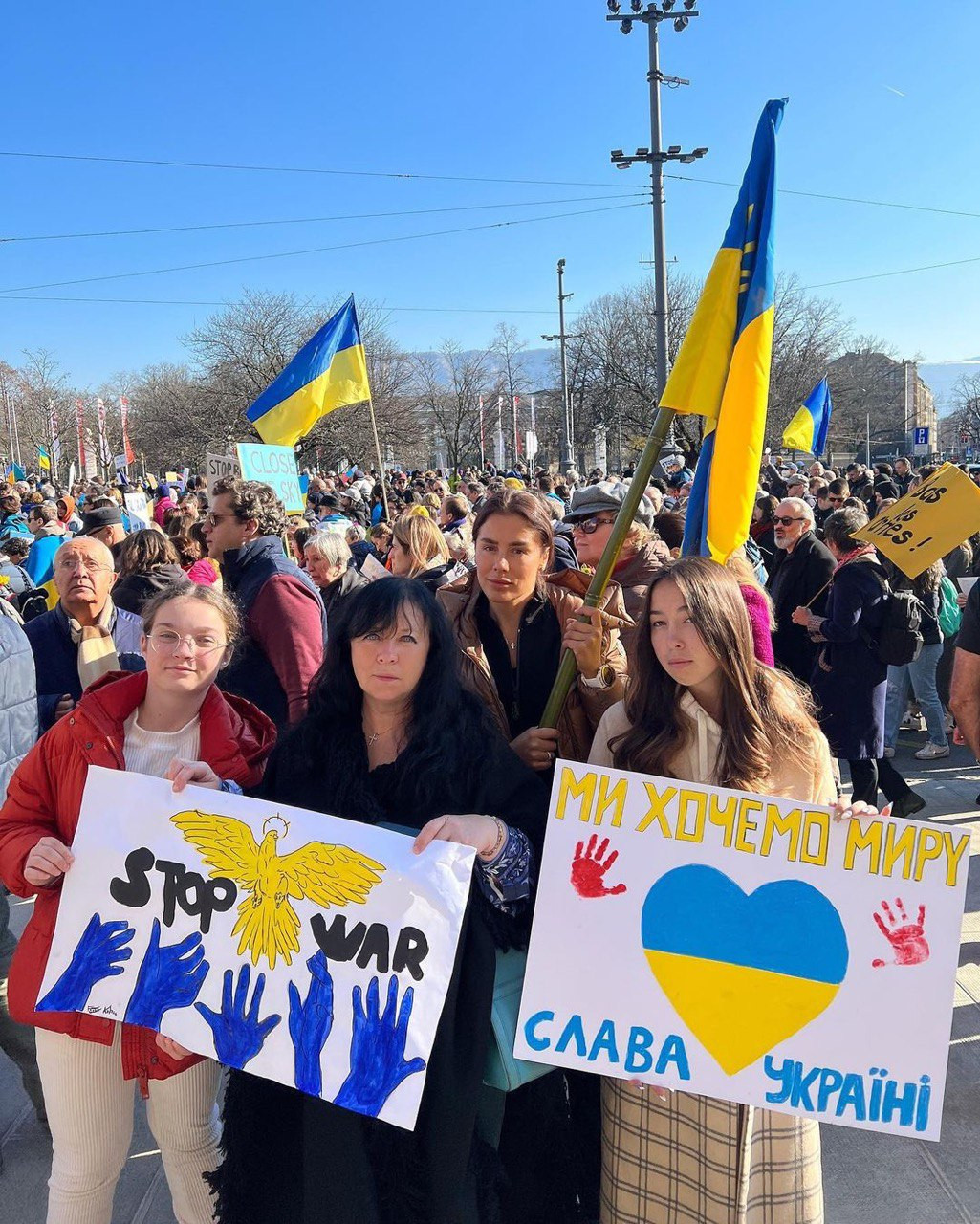 Іванна Онуфрійчук з мамою мітинг