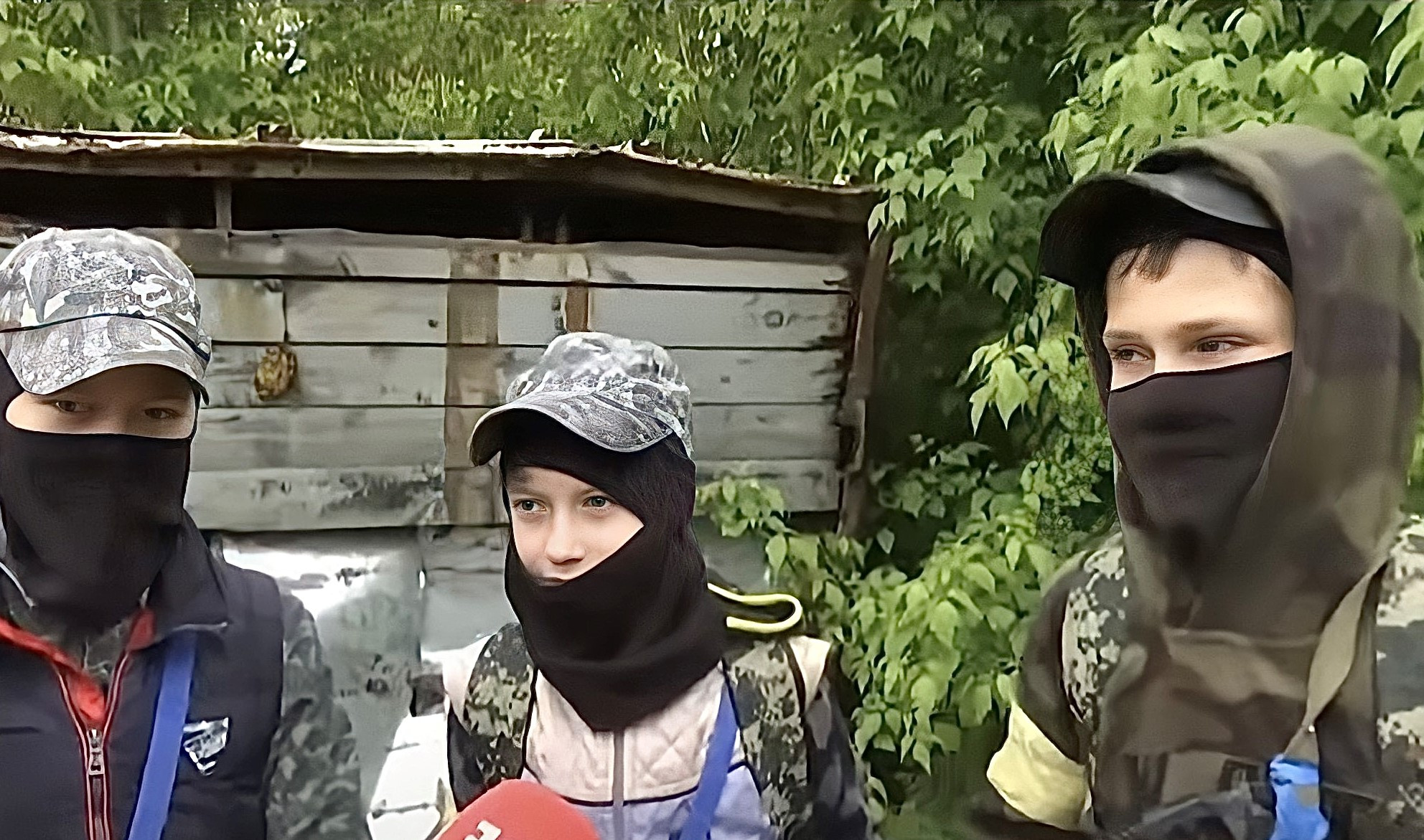 Діти грають у війну