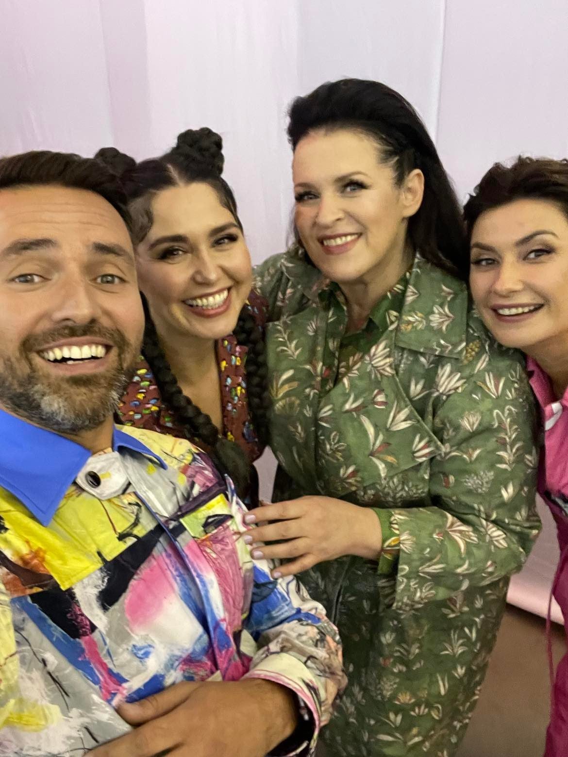 Писанка ведучі 1+1