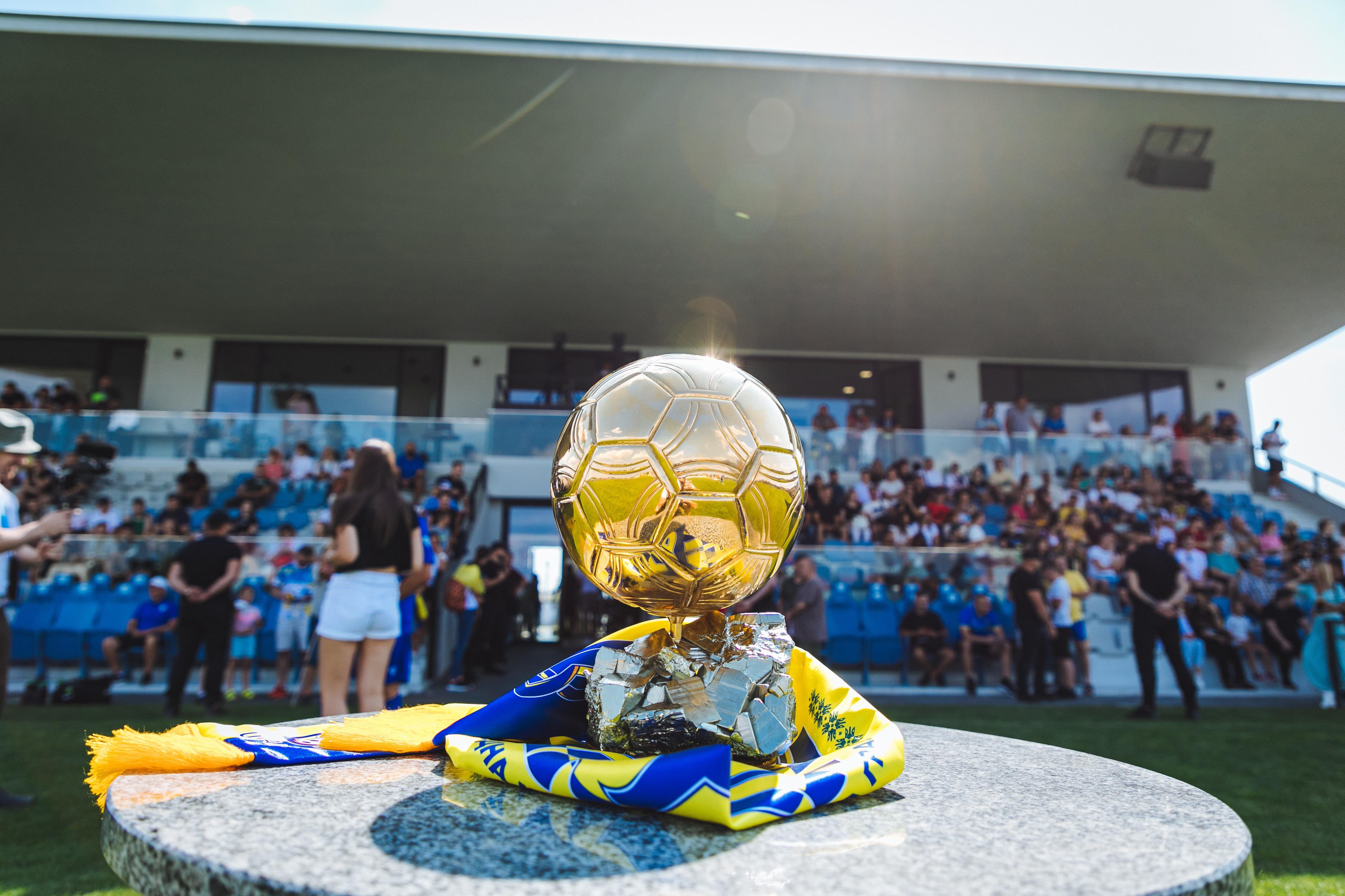 золотий м'яч