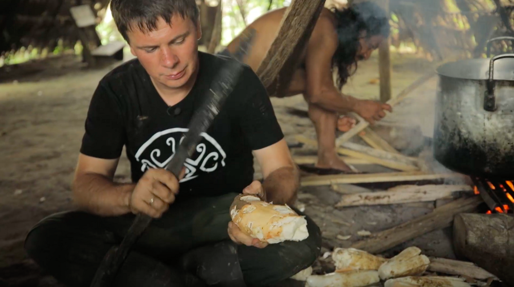 Комаров чічі страва плювати