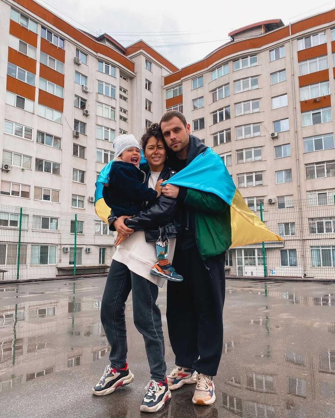 Артур Логай з дружиною фото