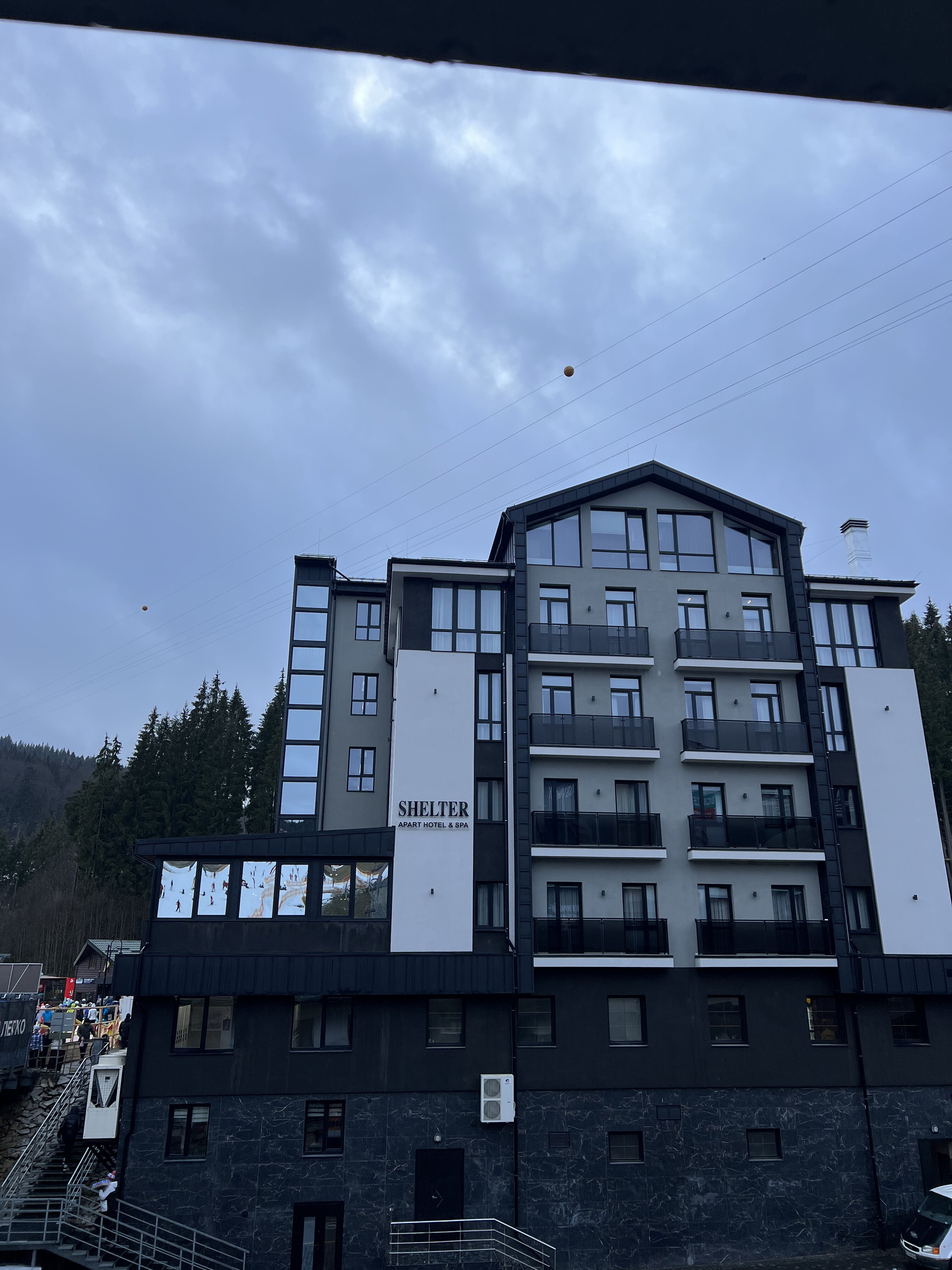 Готель Shelter