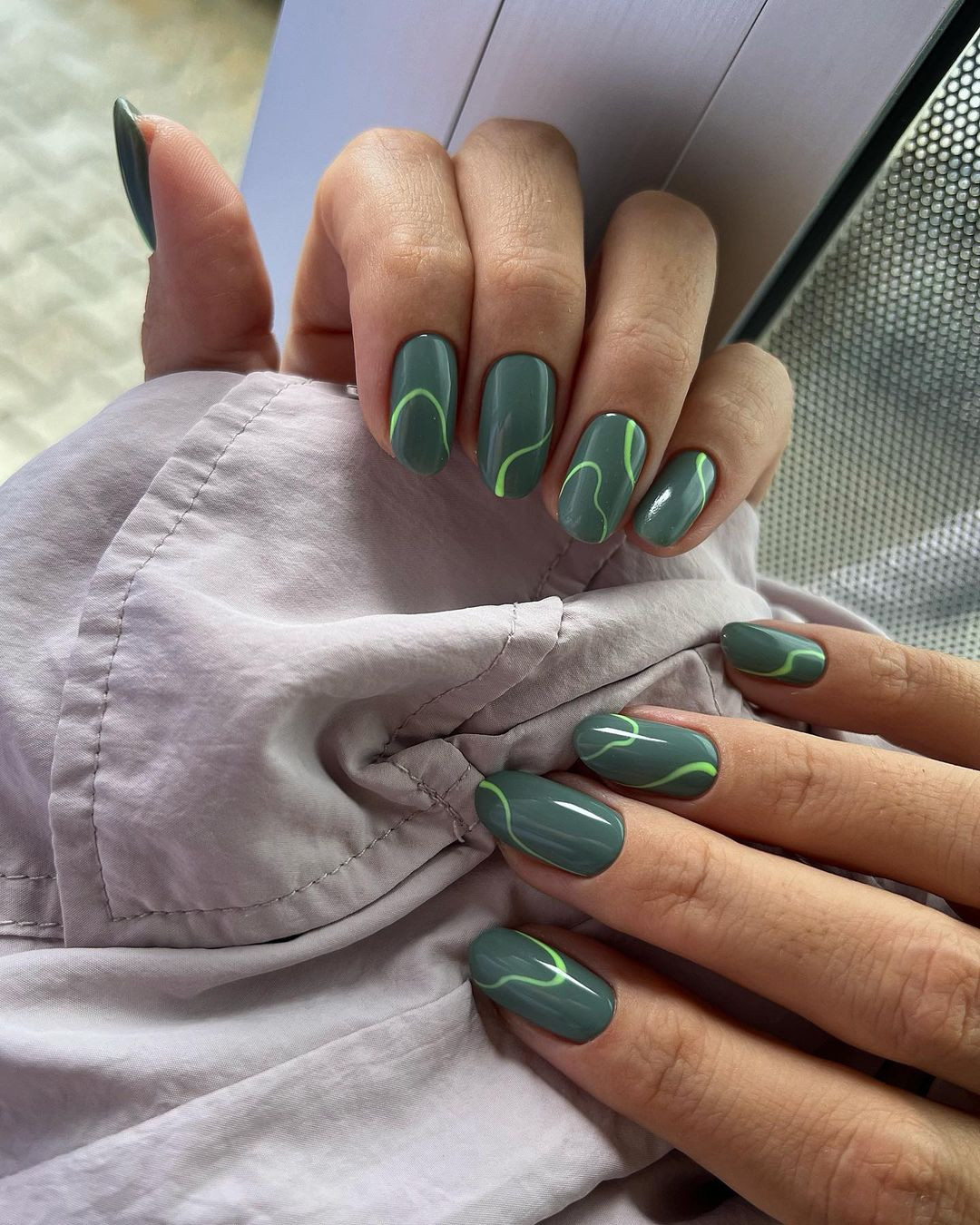 Зелений зимовий манікюр 2023 - ідеї