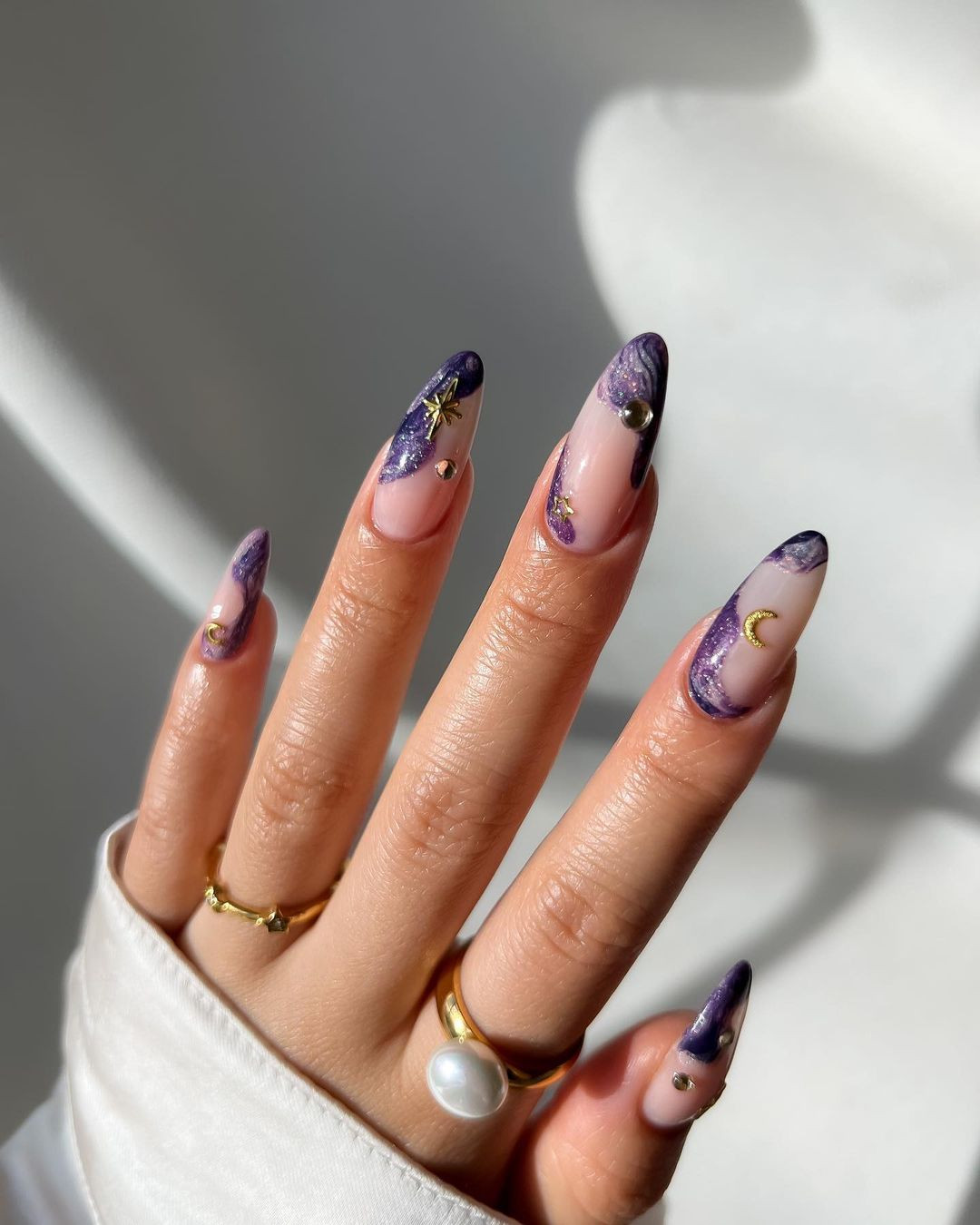 Идеи маникюра для Водолея