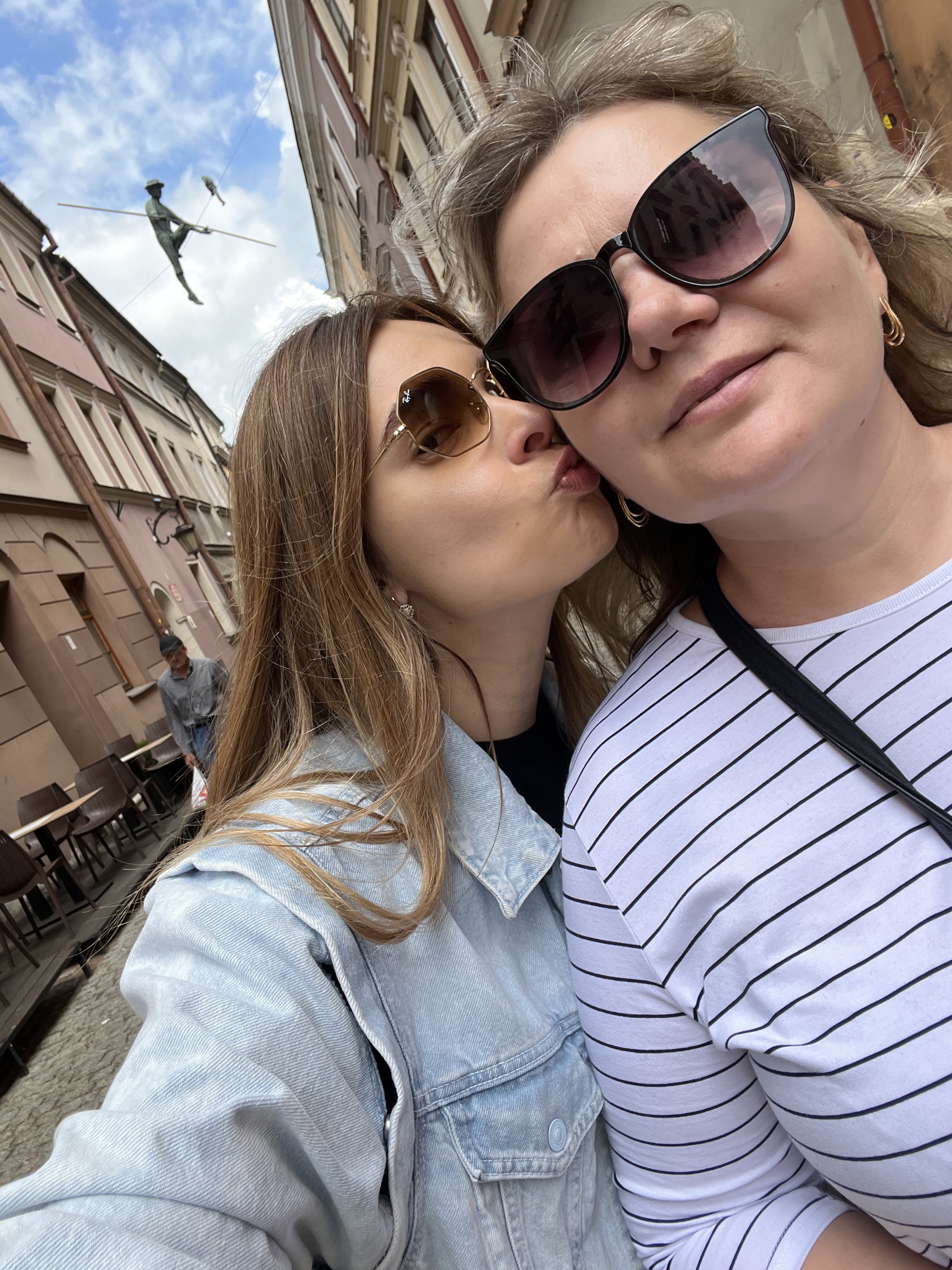 Наталія Островська з мамою 1+1