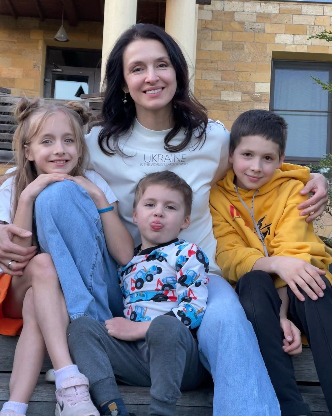 Валентина Хамайко з дітьми 1+1
