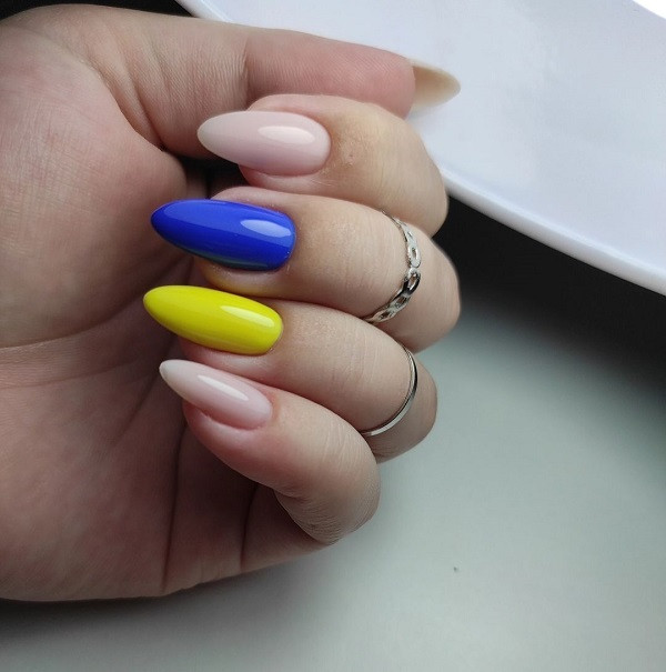 Патріотичний манікюр фото - 1+1