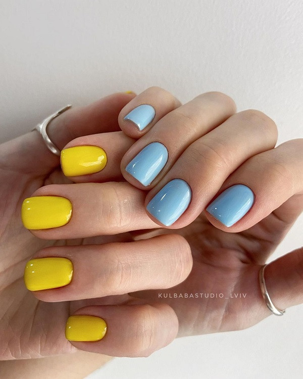 Манікюр "різні ручки" - фото