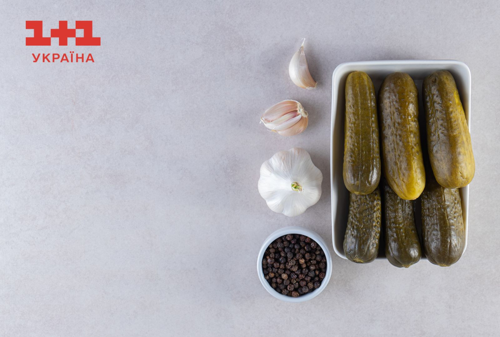 огірки з часником і приправами