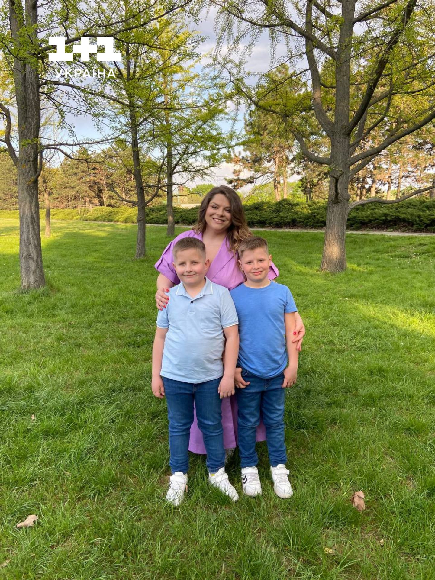 Неля Шовкопляс з дітьми