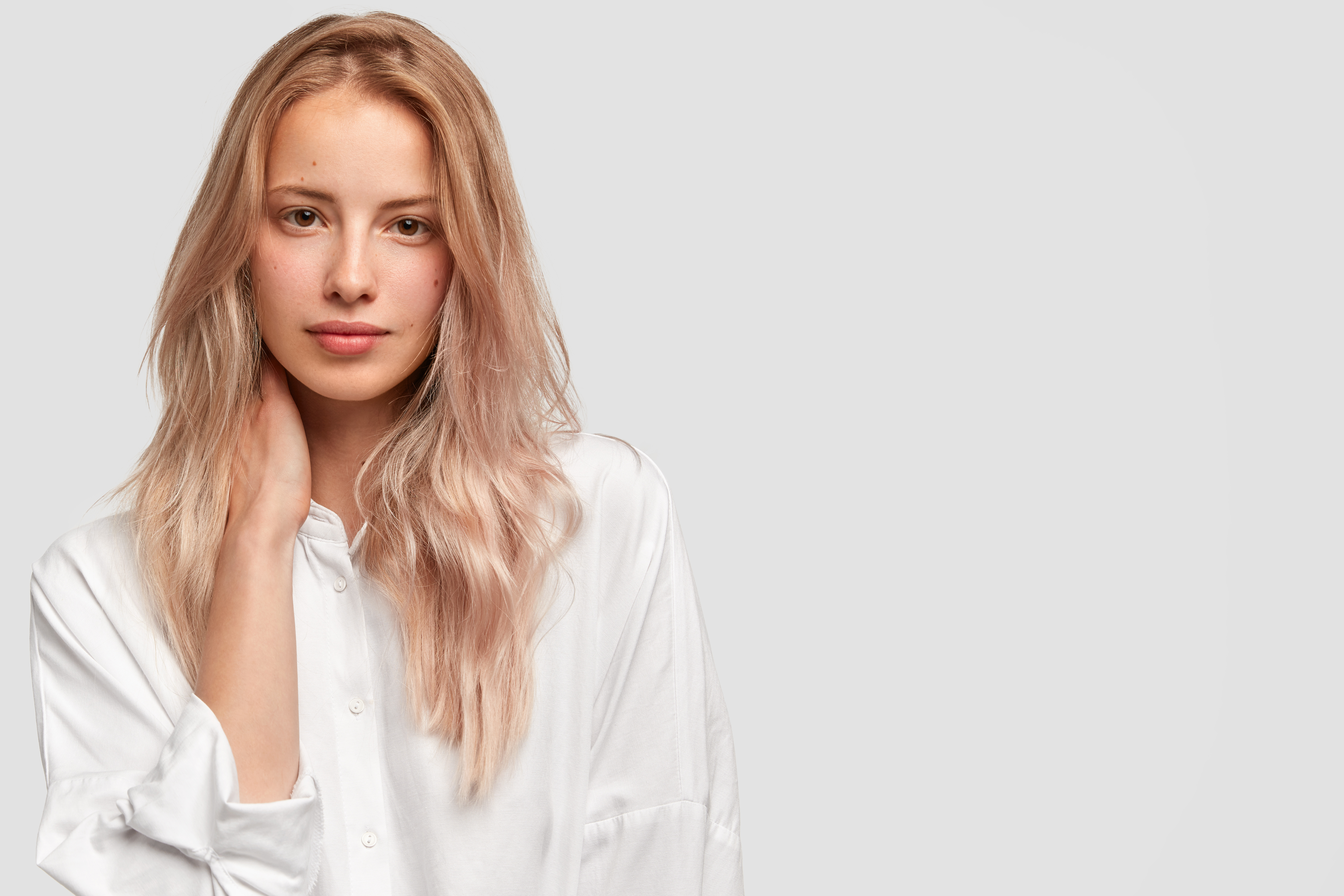 Модный цвет волос на осень 2023