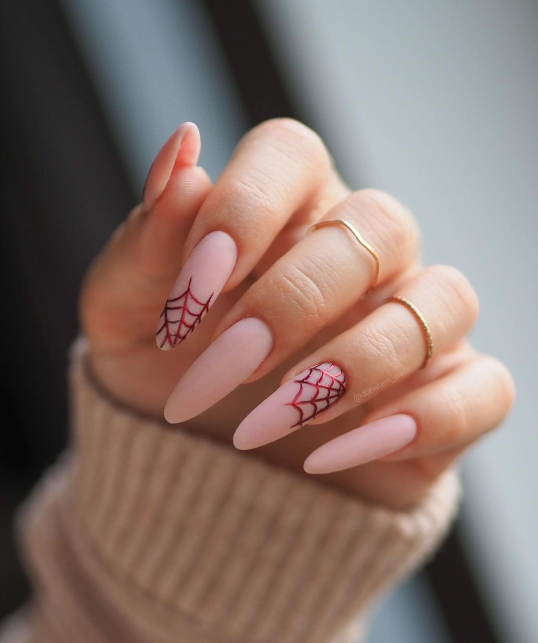 Стильний манікюр на Гелловін 2023 - фото