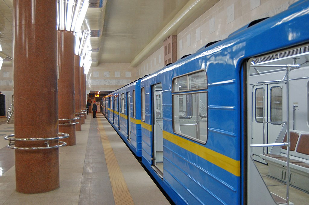 Станція метро Деміївська