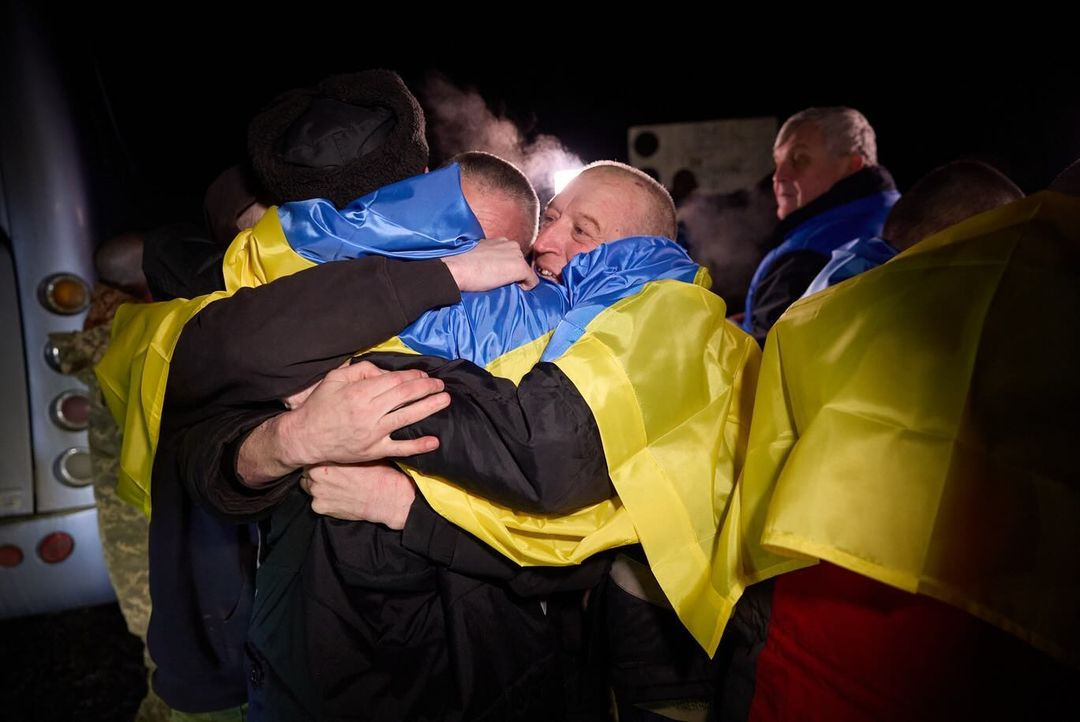 Українські захисники після звільнення з російського полону