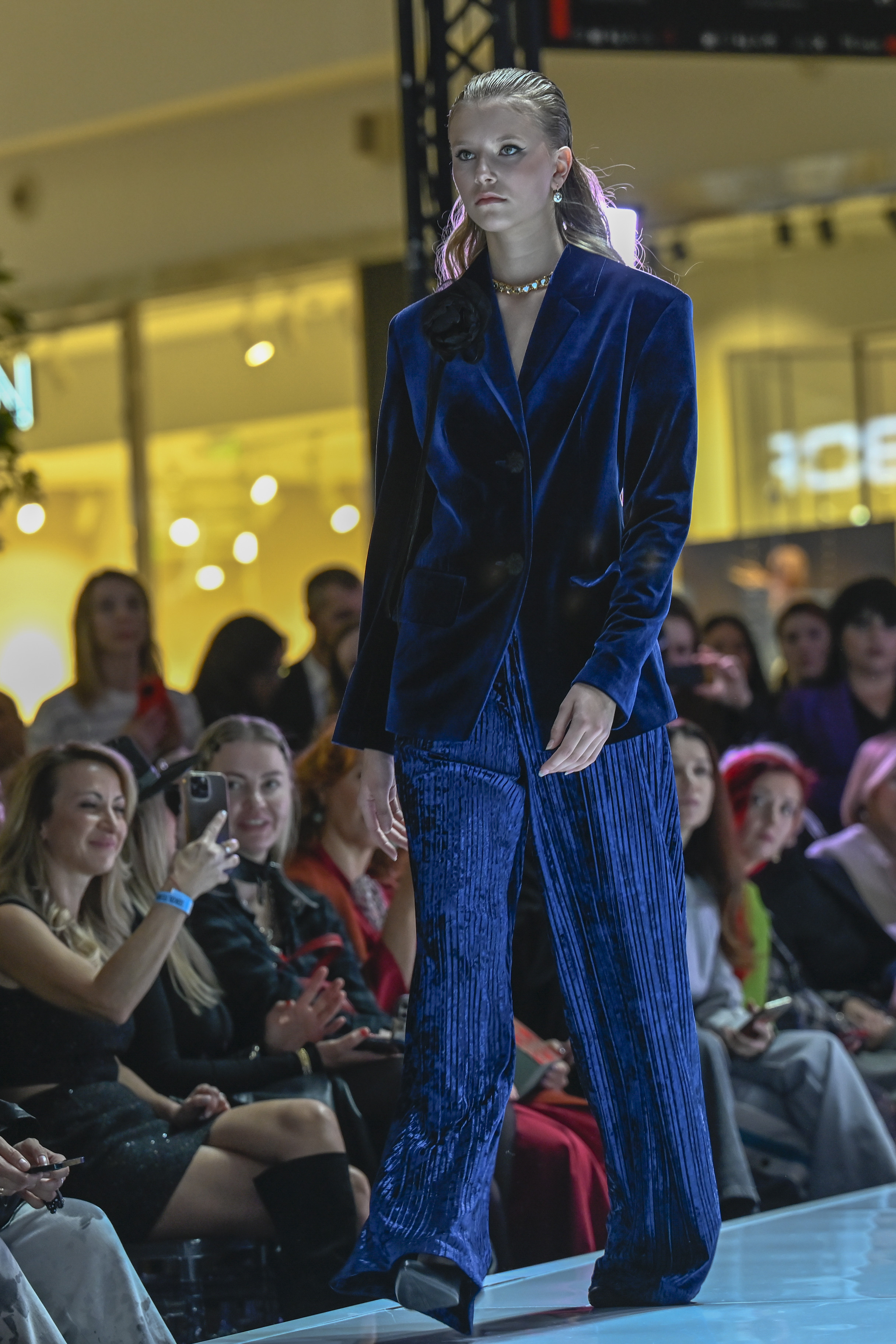 Класичні образи в яскравих відтінках