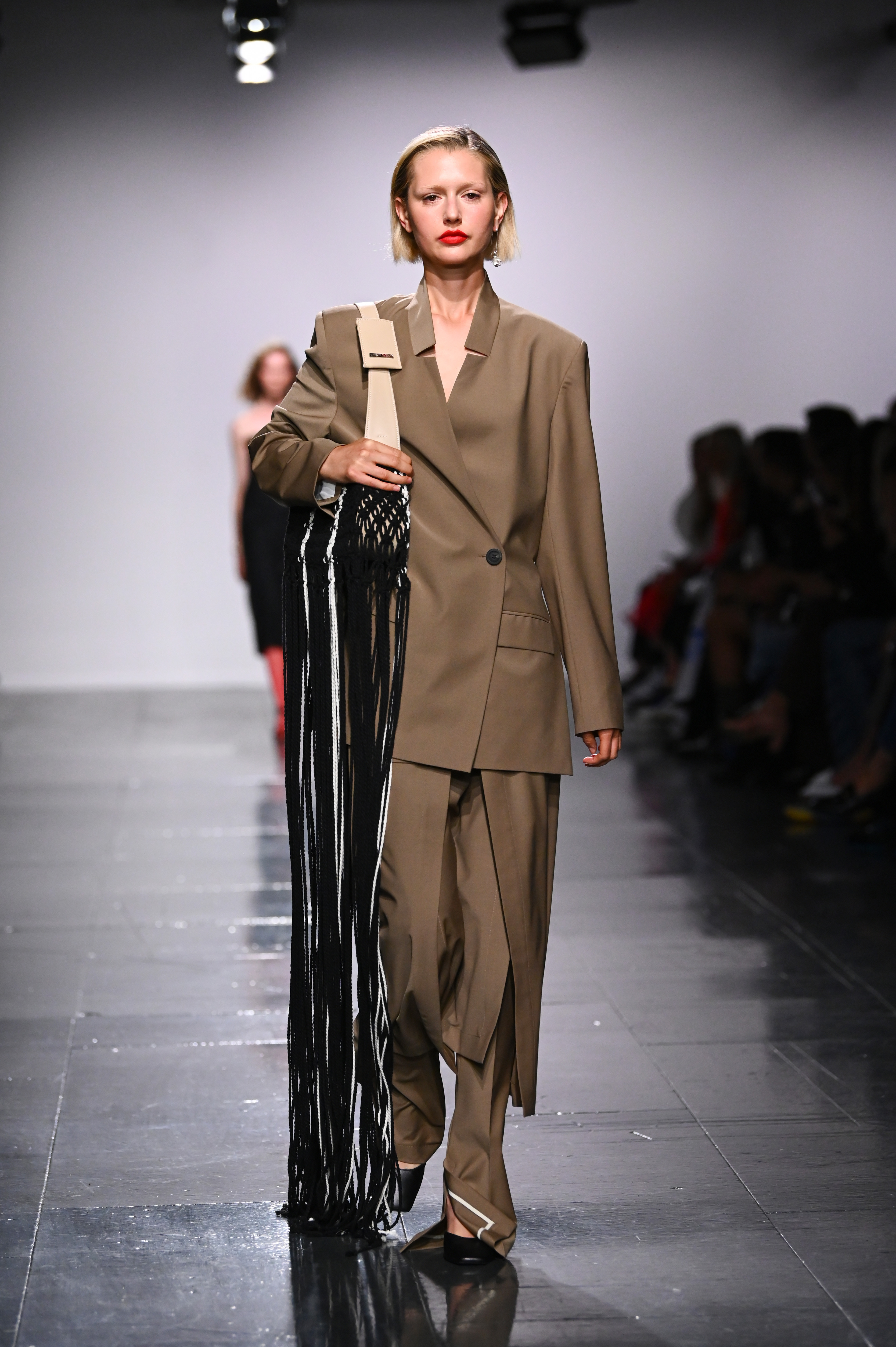 Модні образи у яскравих кольорах