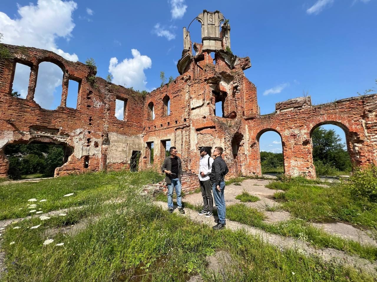 Українські палаци