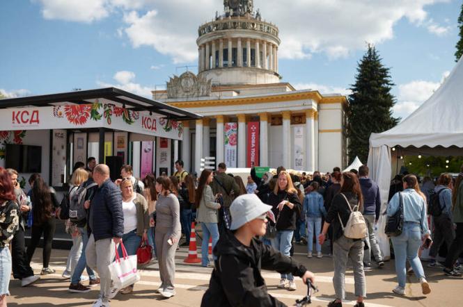 В Киеве на ВДНХ состоялся известный книжный фестиваль "Книжная страна".