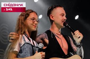 Артем Пивоваров розчулив відео юної українки, яка відрізала довге волосся на його концерті заради ЗСУ - відео