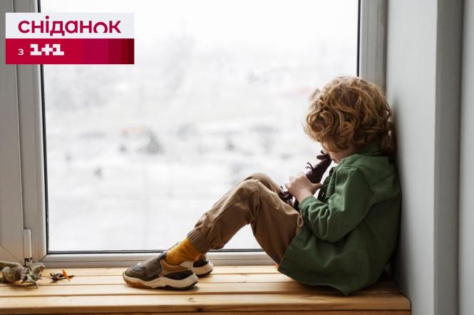 Як уберегти дитину від падіння з вікна: правила безпеки від експерта