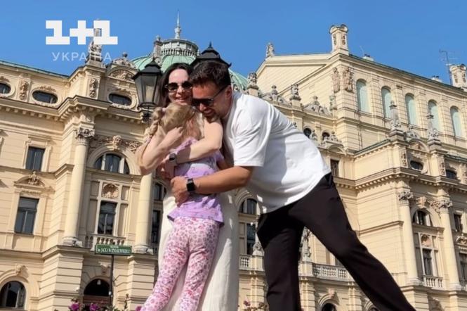 Тимур Мирошниченко и его жена Инна удочерили дочь и впервые показали ее - видео