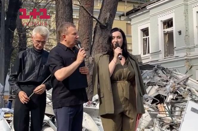 Соломія Вітвіцька та Юрій Горбунов показали щемливе відео з концерту симфонічного оркестру на руїнах Охматдиту