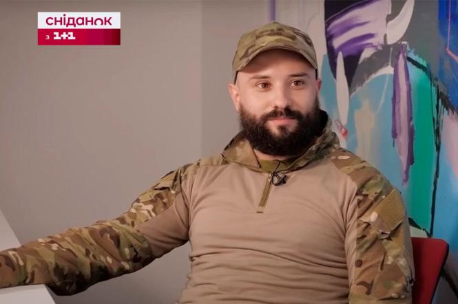 Зірка Ліги сміху Віктор Розовий, який отримав поранення на фронті, показав фото із лікарні після складної операції на голові