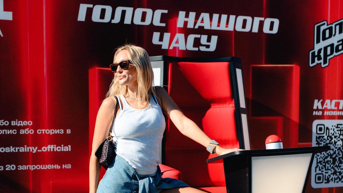 Roxolana, Неля Шовкопляс і Соломія Вітвіцька попозували у легендарному кріслі Голосу країни на Atlas Festival