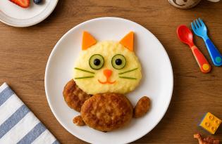 Рецепт котика из картофельного пюре и куриных котлет - пошагово с фото
