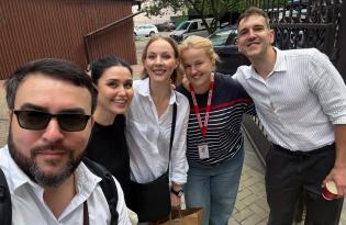 Руслан Сеничкин неожиданно появился с бывшей партнершей по программе «Завтрак с 1+1» Мариной Леончук