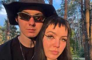 Кажанна виходить заміж за бійця Азова: співачка опублікувала романтичні фото з заручин