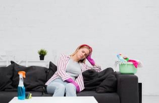 Диван и неприятный запах: как быстро избавиться от него за считанные минуты
