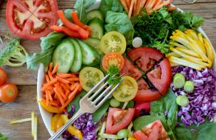 Можна їсти великими порціями: 7 продуктів, які майже не додають зайвих калорій