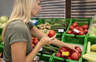 Останутся ли украинцы без продуктов после ударов по складам: ответ экономиста